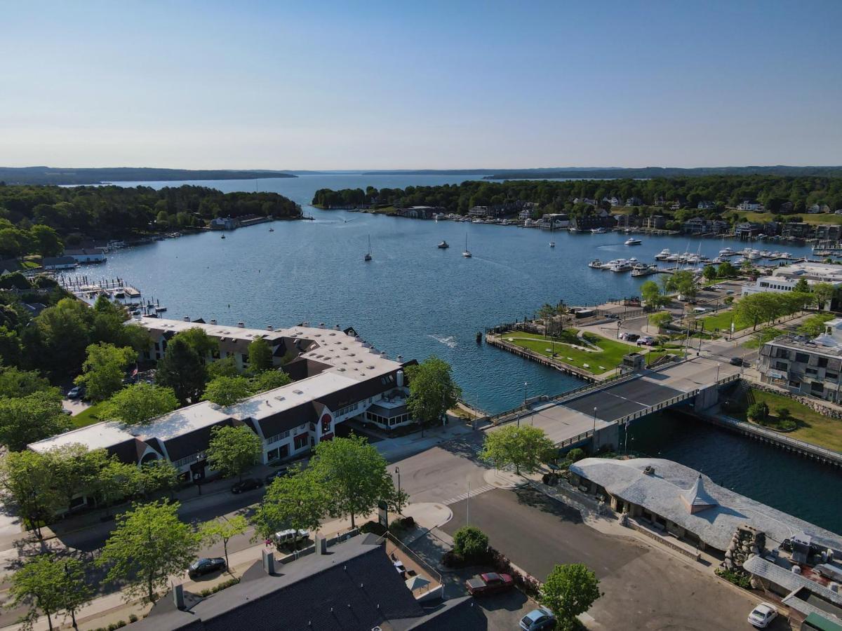 228 Edgewater Inn Charlevoix Eksteriør bilde